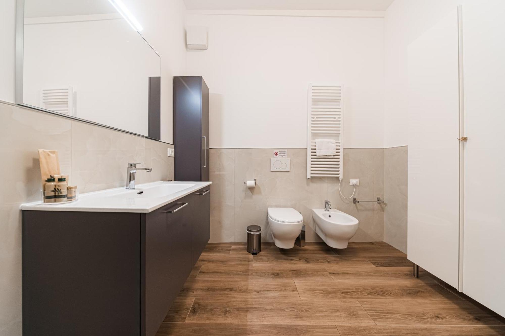 New - Venturini Suites In Bologna Centre ภายนอก รูปภาพ